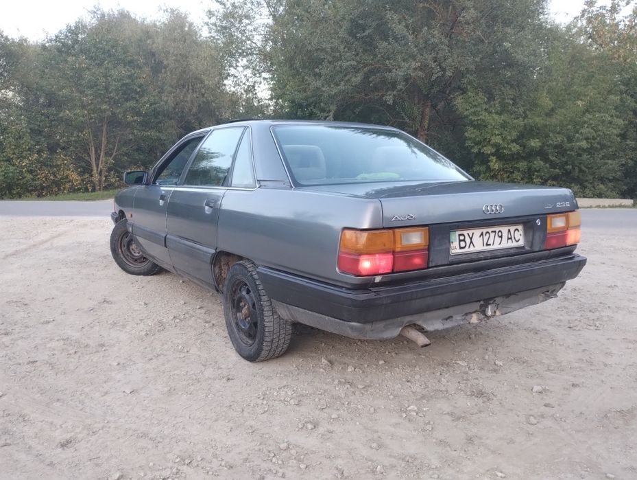Ауді 100 в доброму стані.