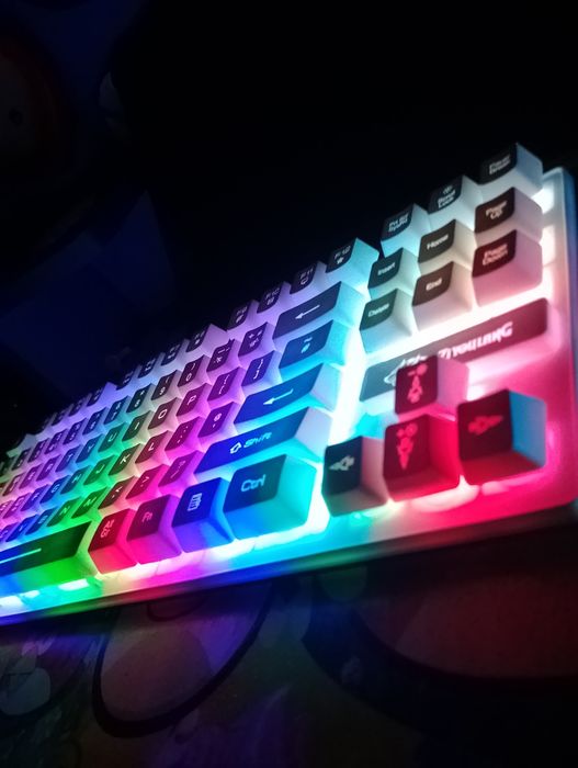 клавиатура тиха з підсвіткою