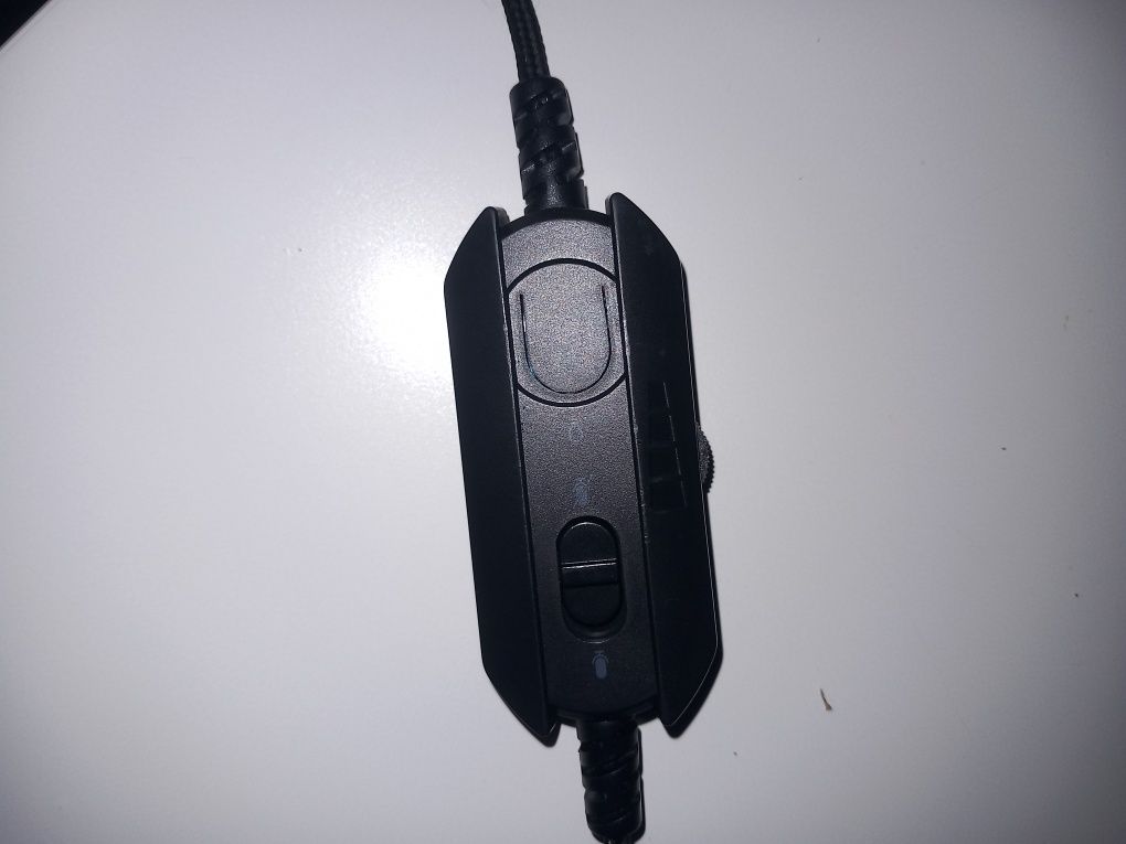 Fones Qilive Gaming Rgb com microfone a parte