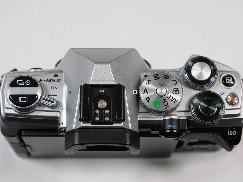 Olympus OM-D  E-M5 III + Grip ECG 5