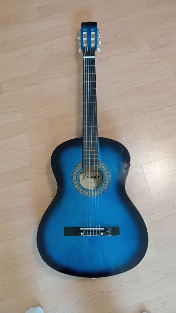 Niebieska gitara do grania