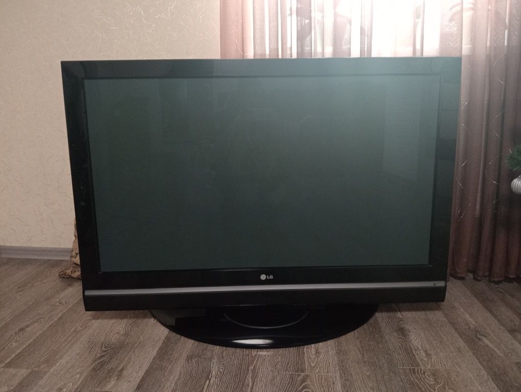 Телевизор LG 50" PC51-ZB
