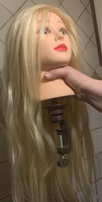 Перукарський манекен з волоссям