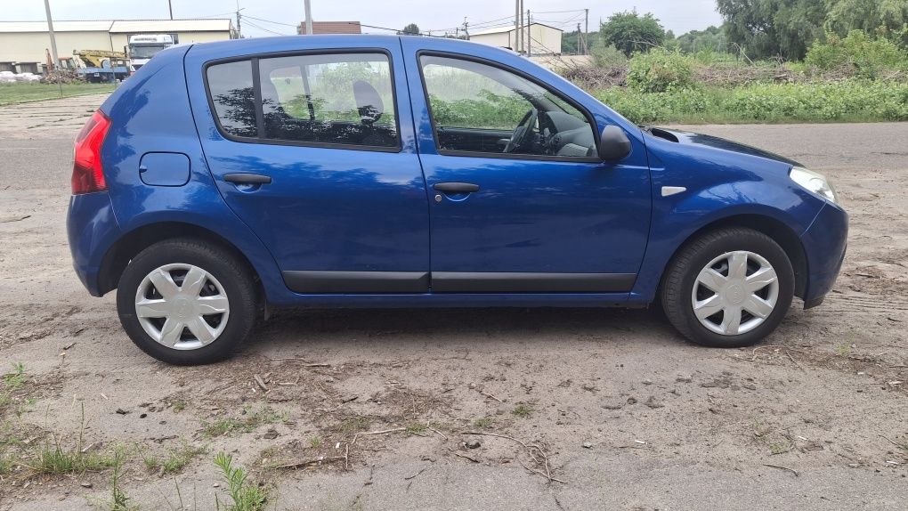 Dacia sandero1.2 16v пробіг126000км 2009р