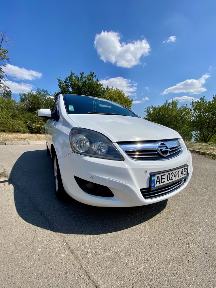 Продам автомобіль opel zafira 2011 1.6 CNG