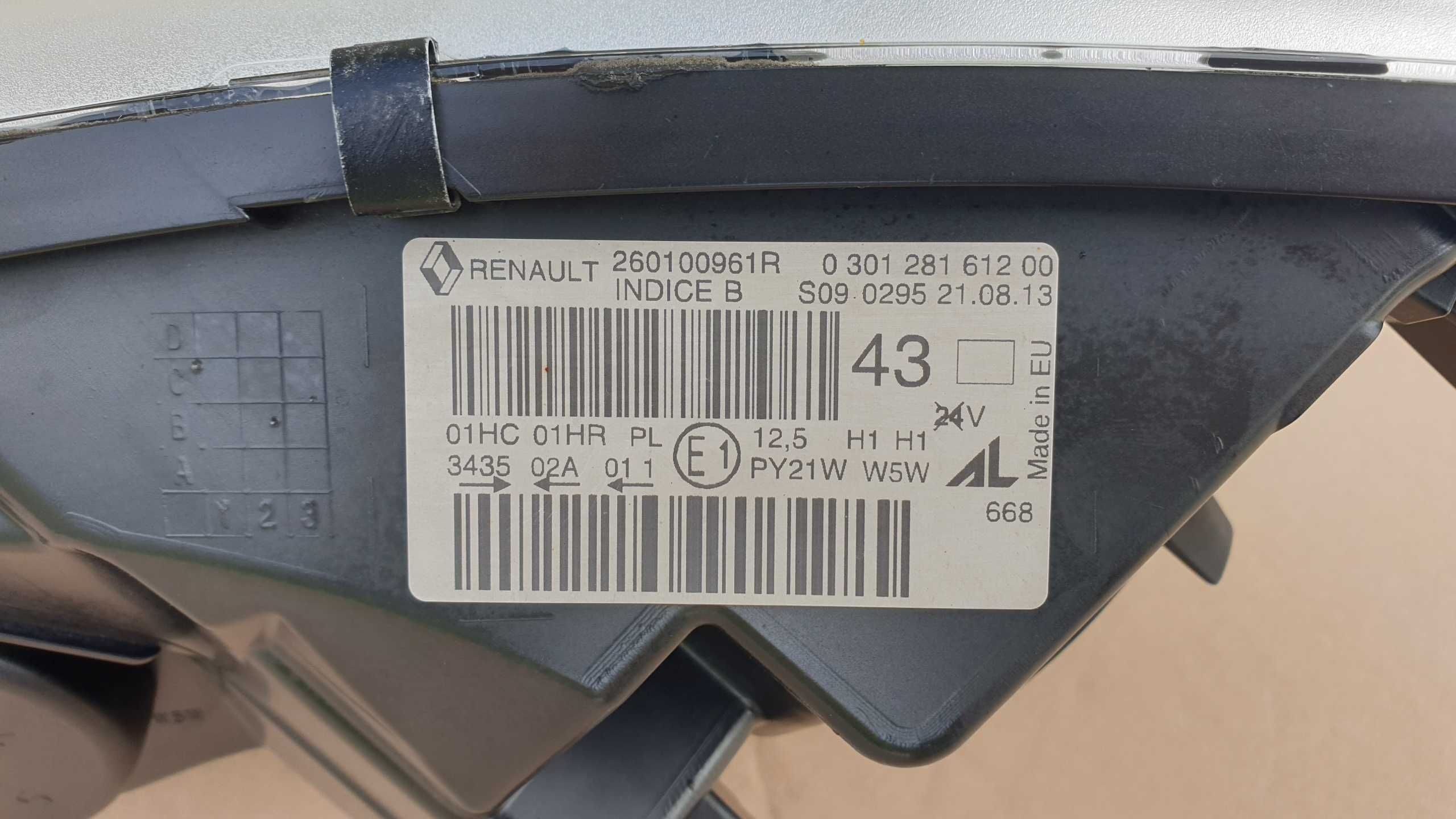 Renault Captur 1 I 2013-17 prawa lampa przód przednia UK