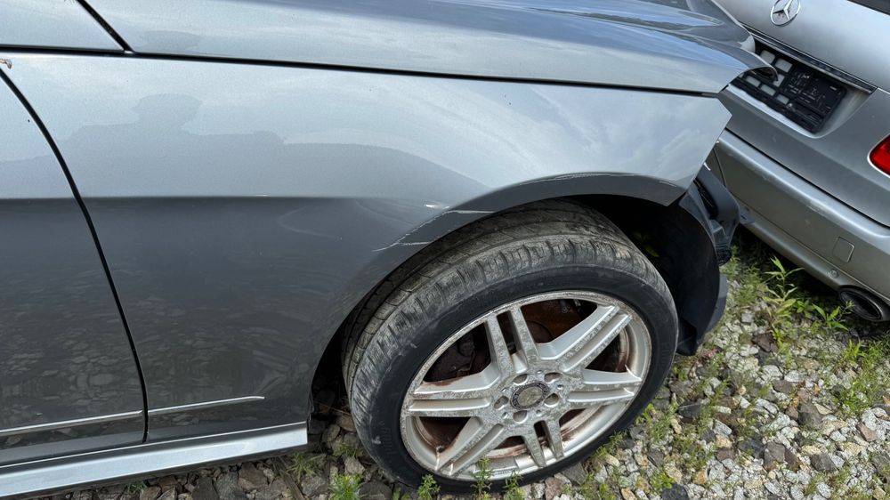 Mercedes w212 błotnik 792 prawy lewy