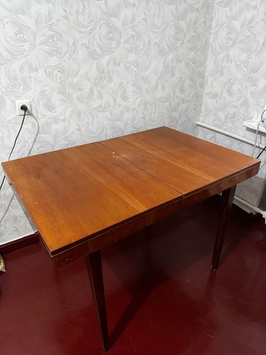 Продам стіл в гарному стані