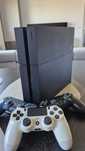 Sprzedam konsolę PlayStation 4 z 3 padami i grami
