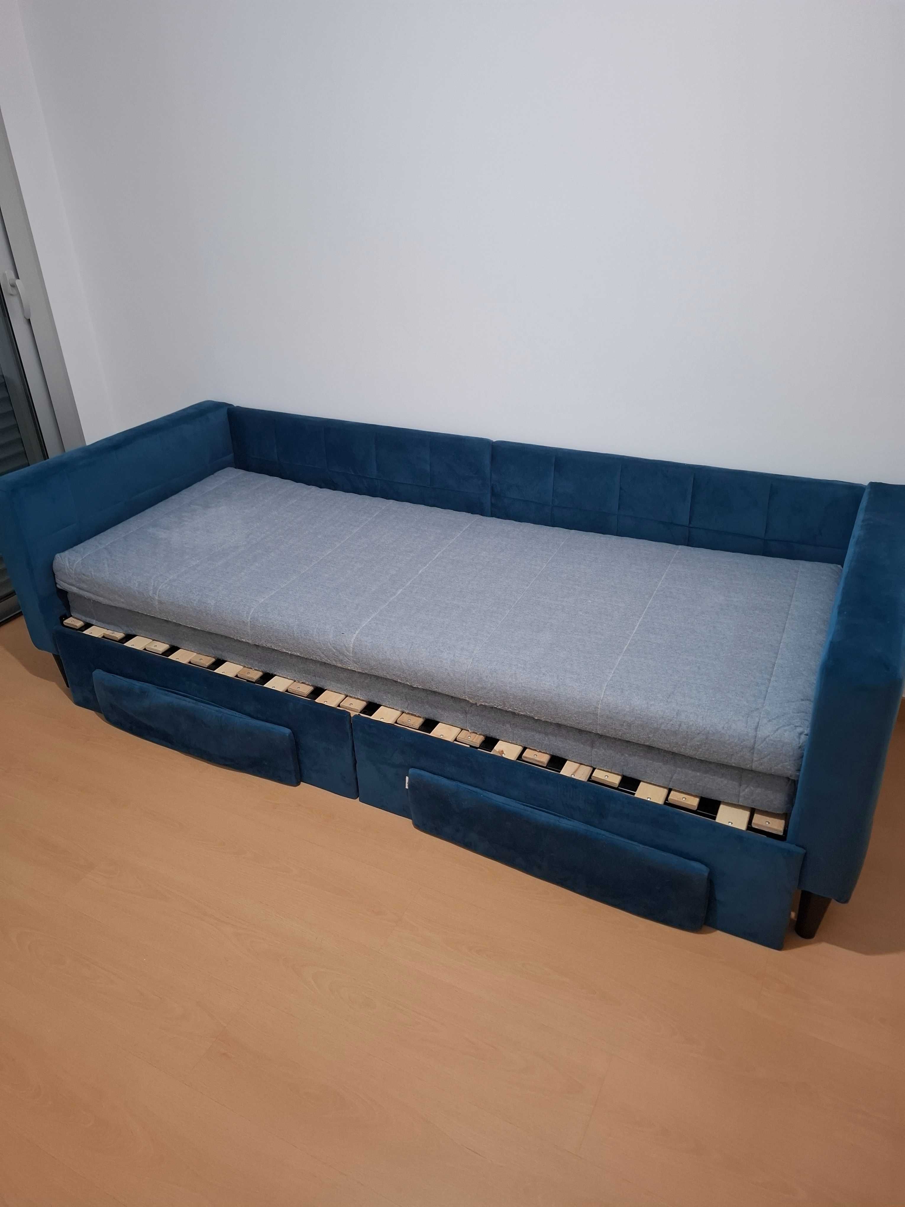 Sofá cama veludo azul