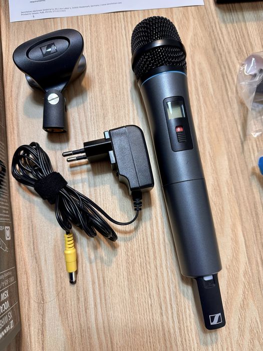 Microfone sem fios SENNHEISER usado 4x