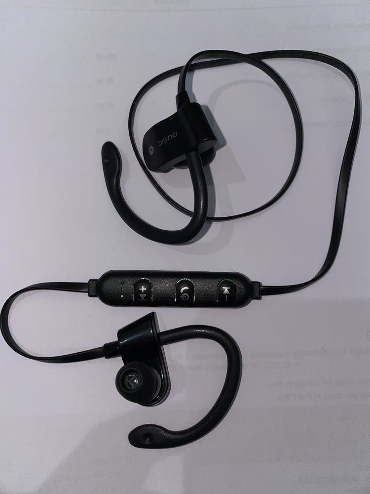 Fones de ouvido sem fio. Wireless bluetooth earphone
