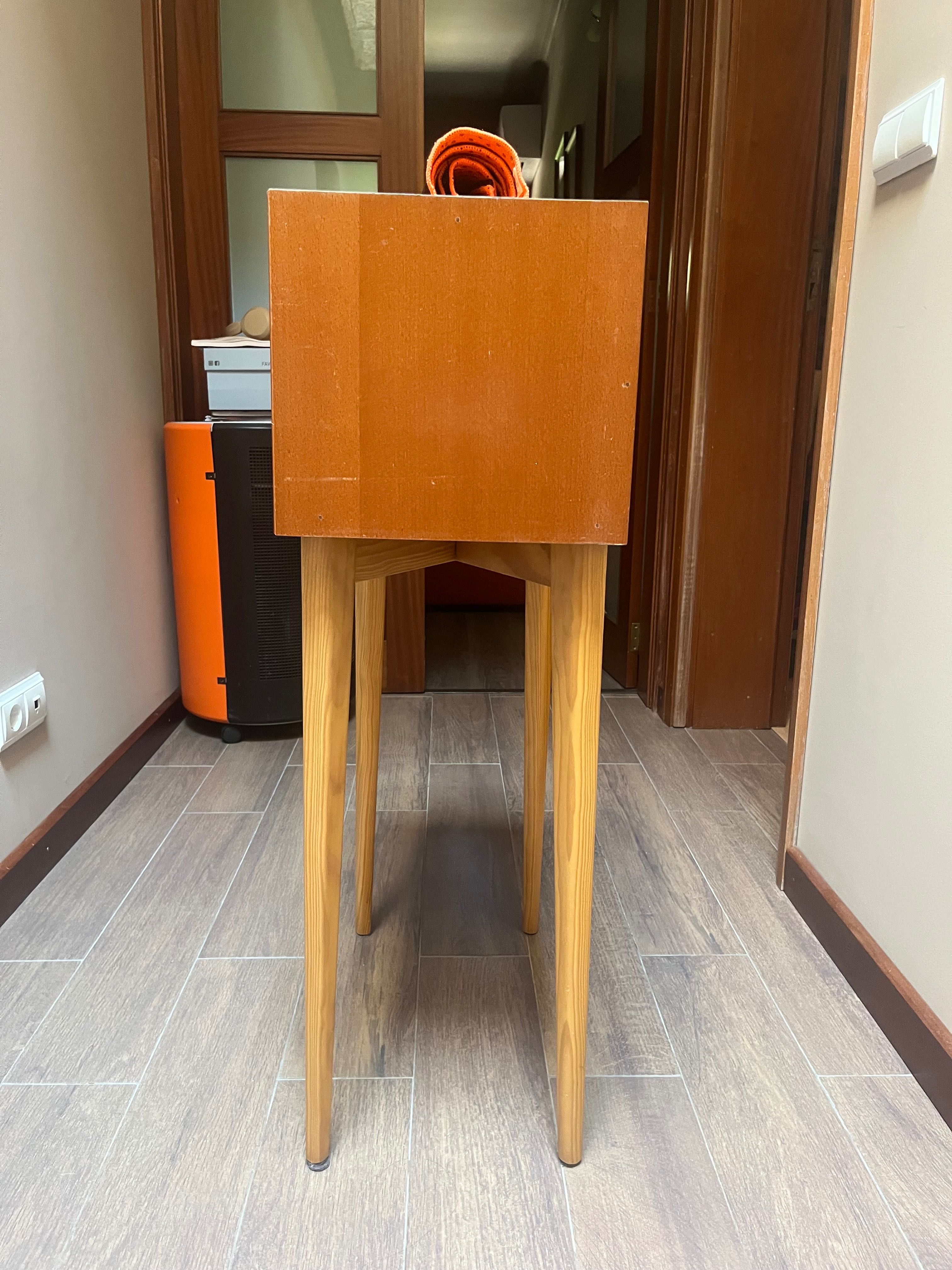 Mesa de cabeceira handmade