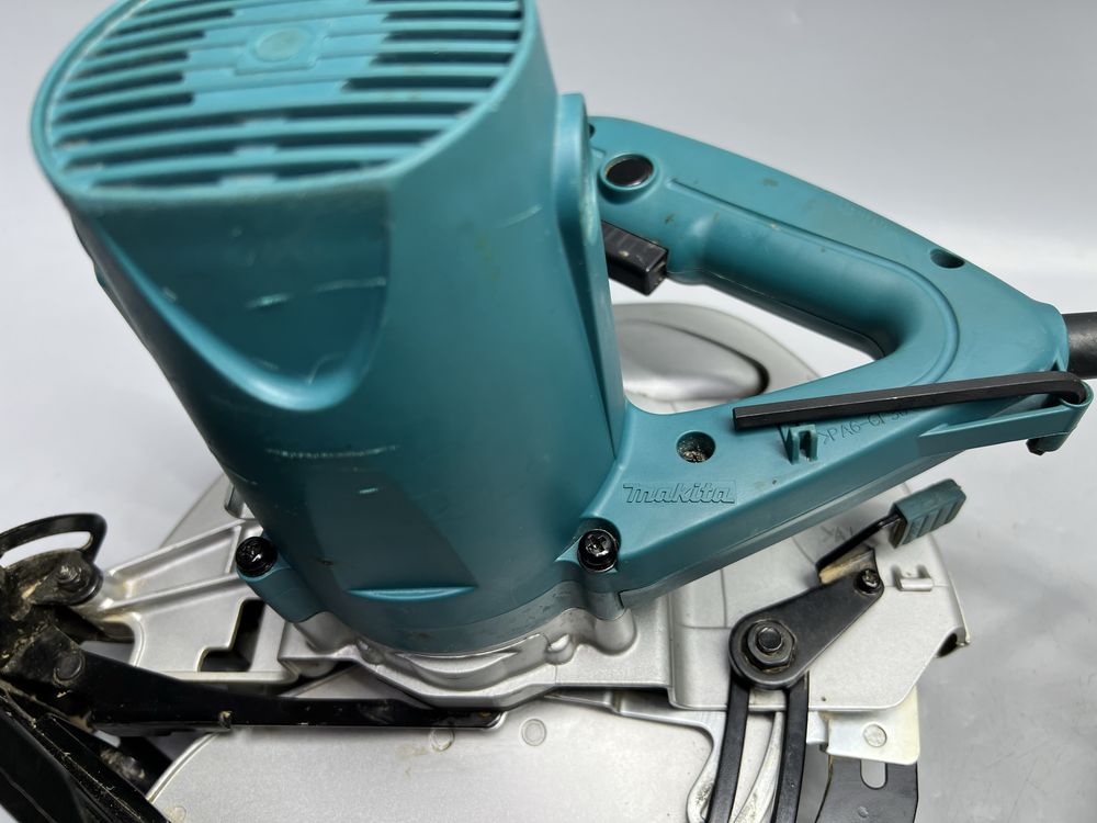 Дисковая пила Makita 5704R Оригинал Англия + новый диск