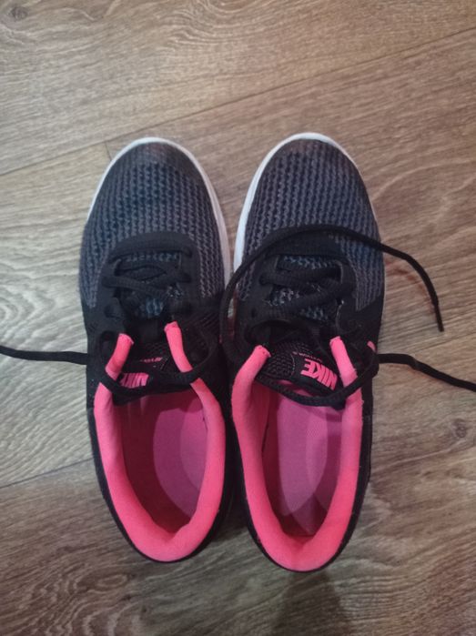 Nike  черные кроссовки