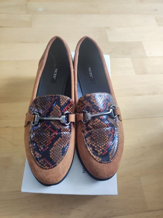 Buty mokasyny damskie brązowe z klamrą. Nowe bez metki