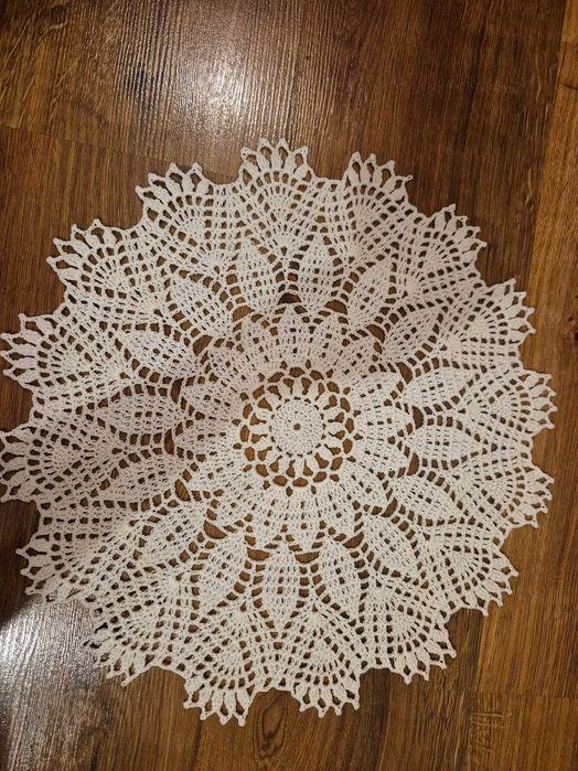 Serwetki ręcznie wykonane na szydełku