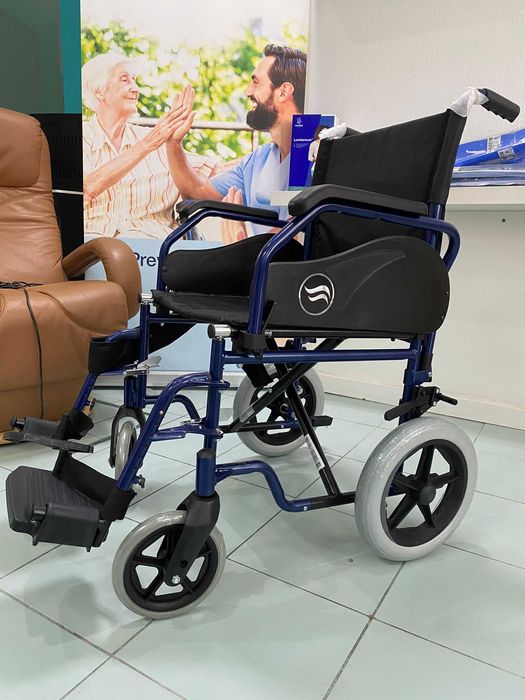 Cadeira de Rodas Breezy 90 com rodas de passeio