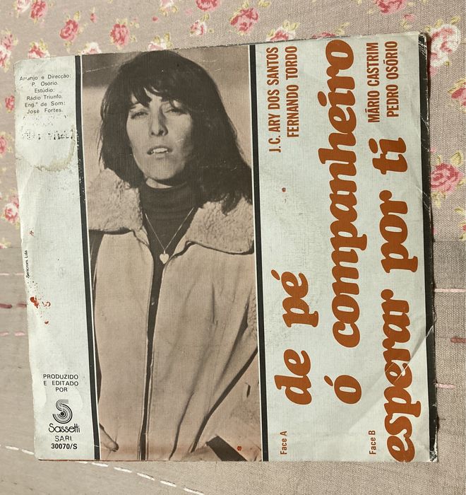 Single Luisa Basto Ary dos Santos De Pé ó Companheiro