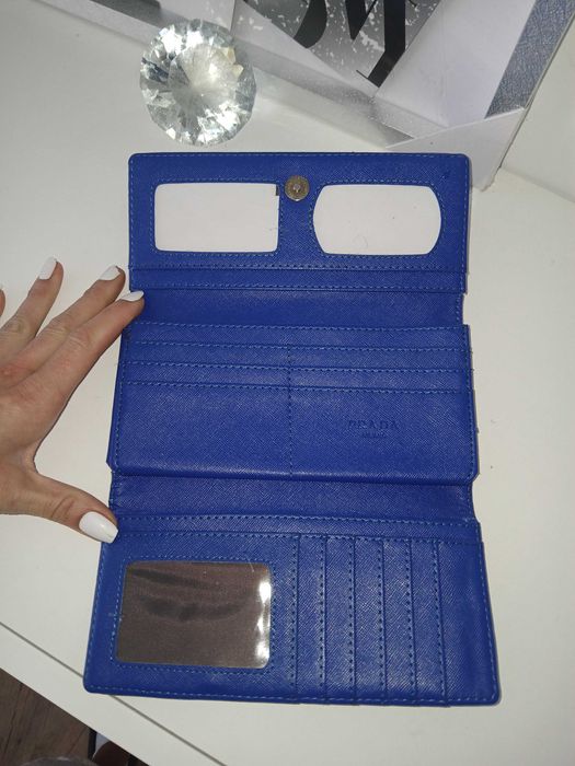 Czarny portfel Prada