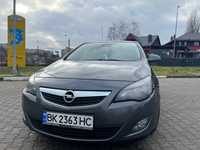 Opel Astra J  2010 року.