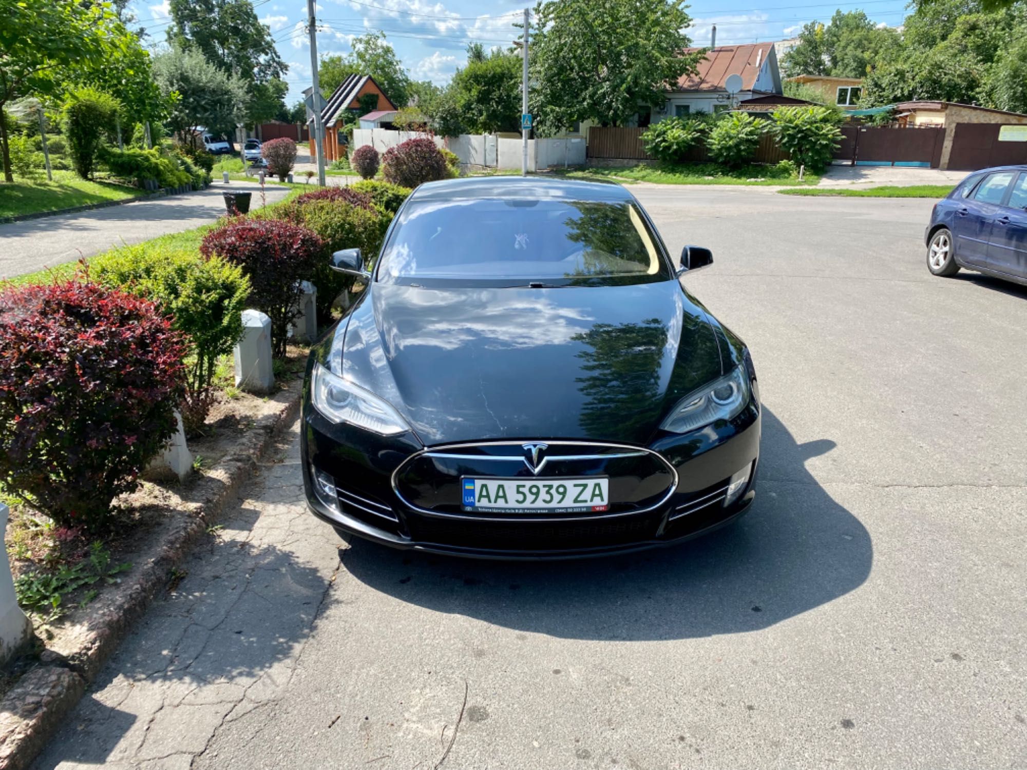 Tesla Model S 85