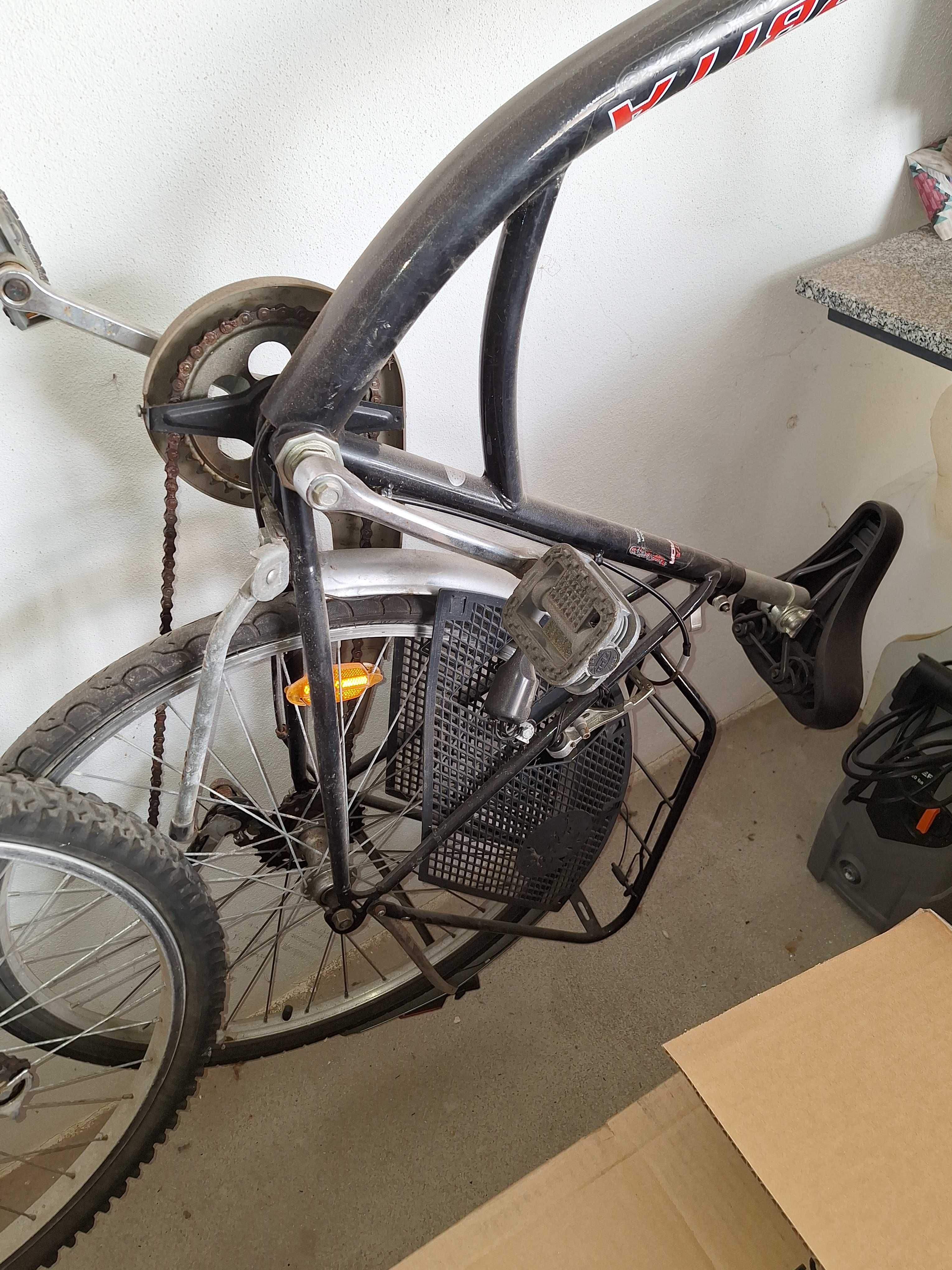 Bicicleta de homem e bicicleta de senhora