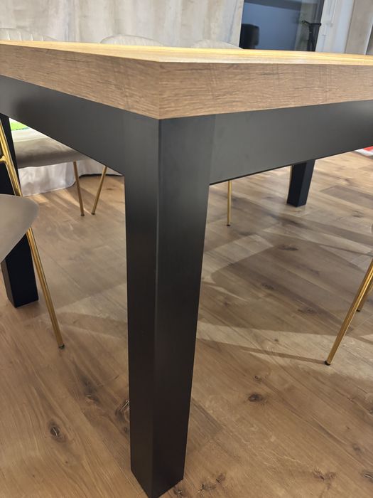 Sprzedam solidny, cieżki, rozkładany stół