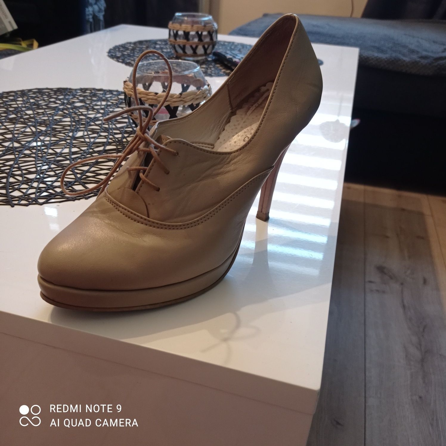 Buty z skóry na obcasie