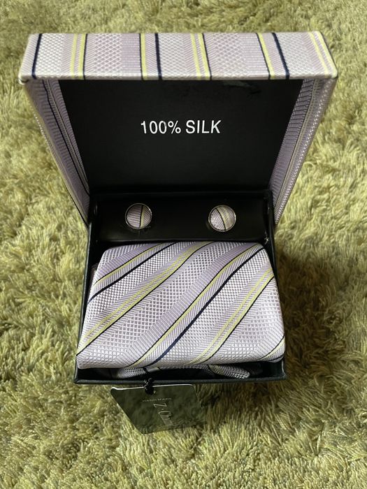 Fioletowy jedwabny krawar