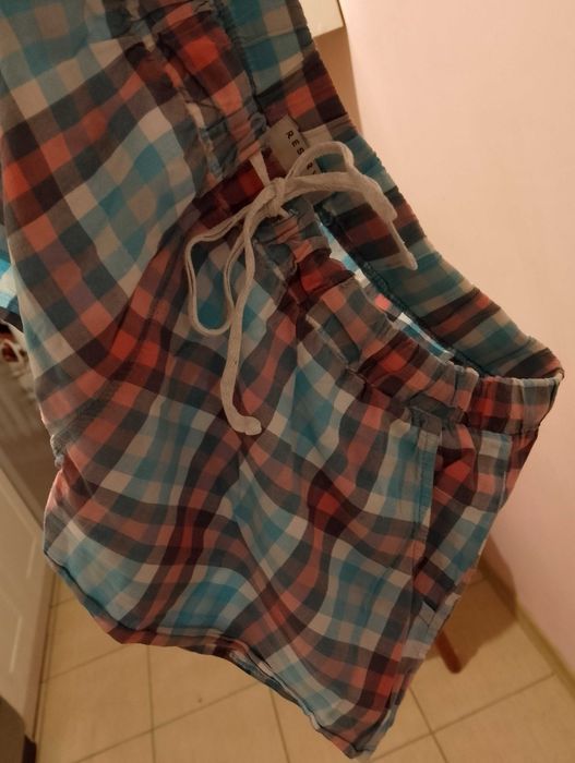 RESERVED. Krótkie spodenki.