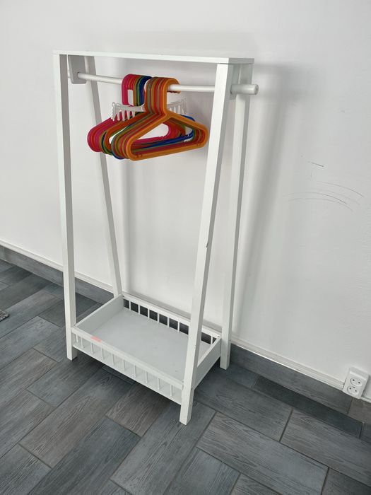 Wieszak dziecięcy Jabadabado z półkami 65x35x116 cm