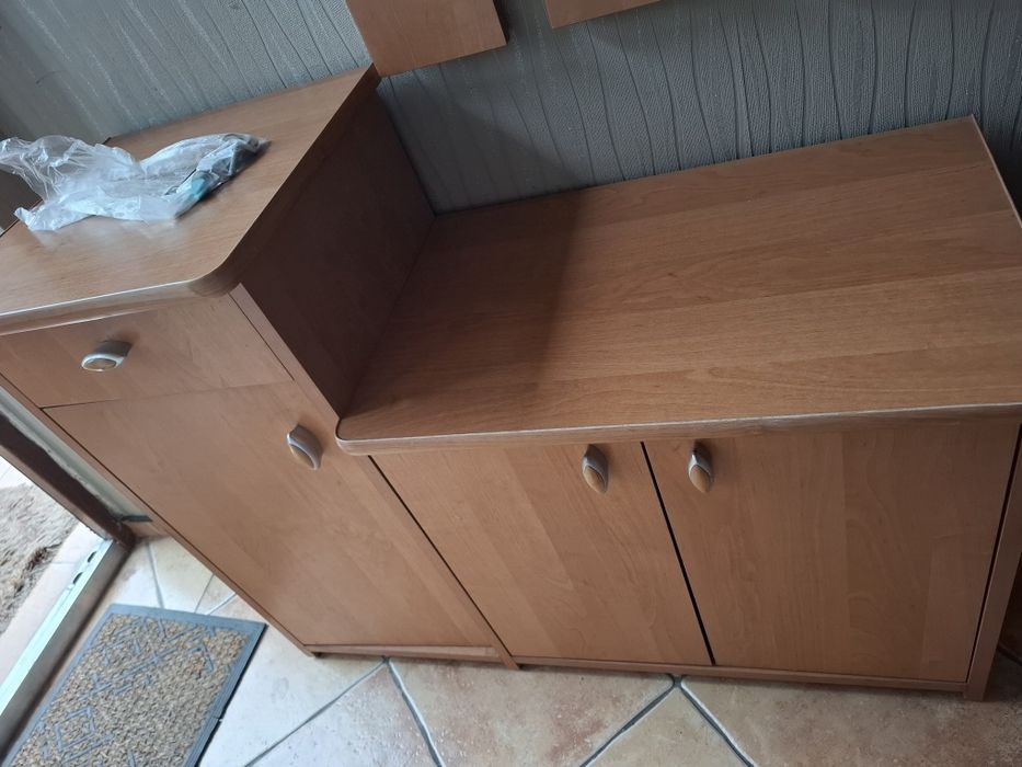 Sprzedam meble do przedpokoju.