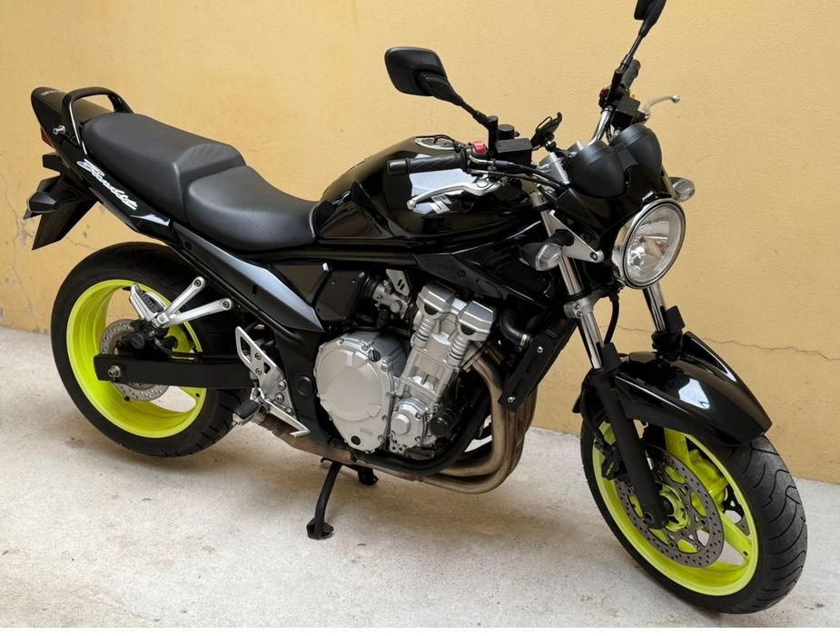 Bandit 650 muito bem estimada
