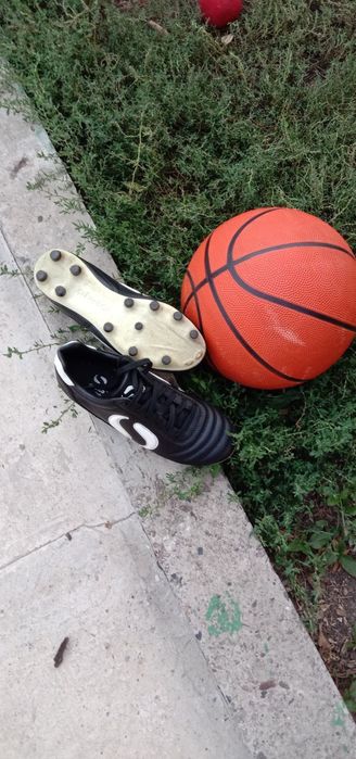 Бутсы футбольные сороконожки