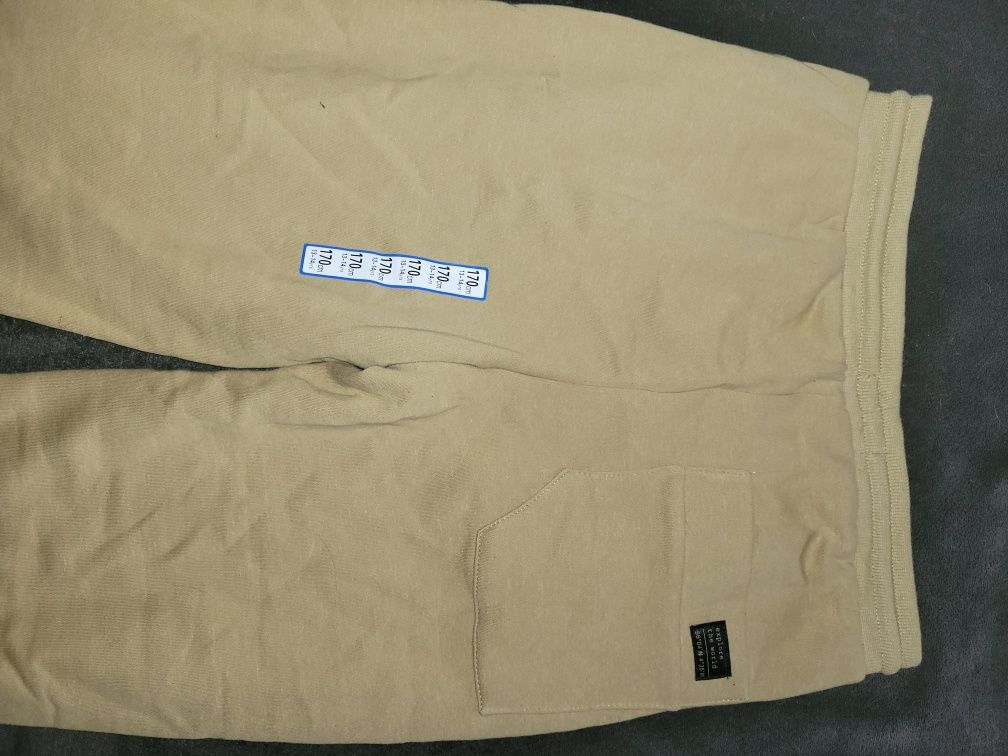 Reserved spodnie dresowe joggersy musztardowe r.170