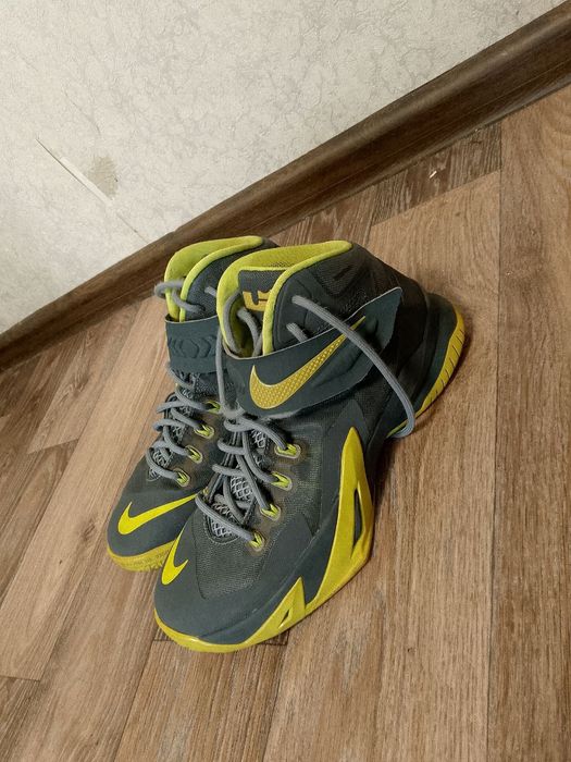 Баскетбрл кроссовки Nike Lebron Soldier 8