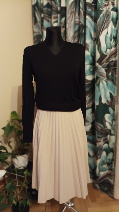 Sweter czarny w serek