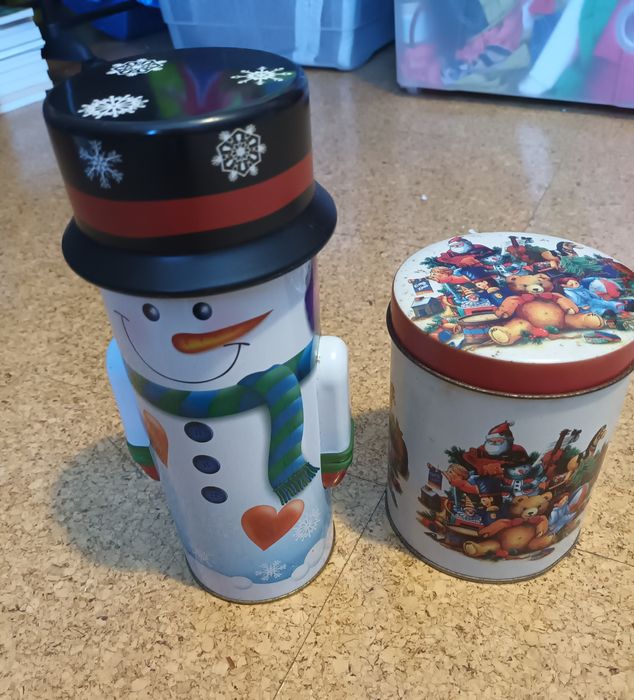 Duas latas natalícias