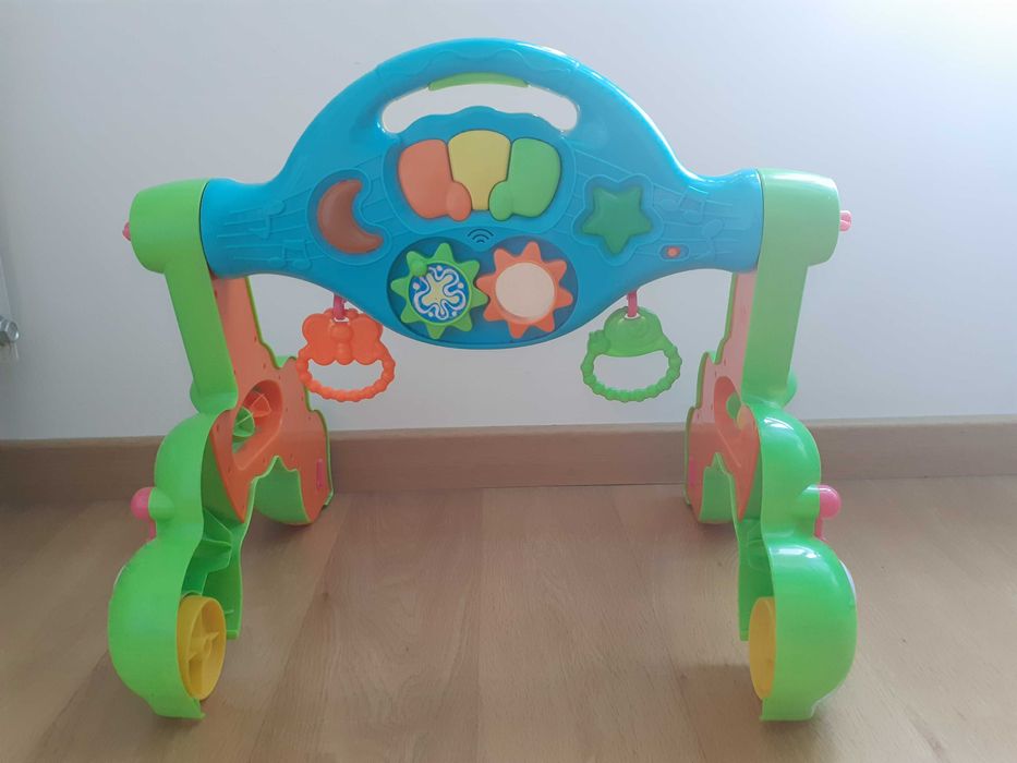 Andador para bebe e outros brinquedos - 9/12 meses