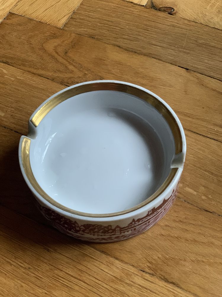 Popielniczka porcelanowa zdobiona