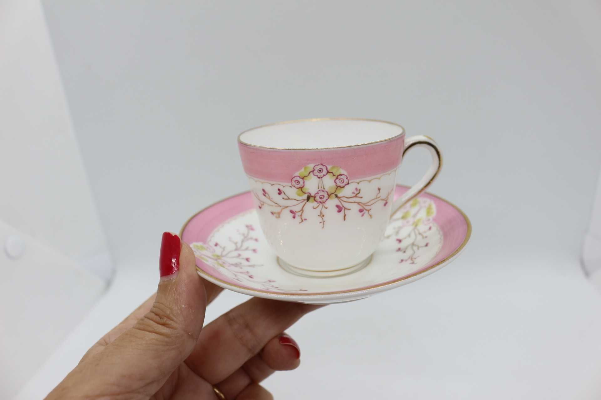 Chávena de Café Vista Alegre 1870 Decoração Floral e Ouro Bordo Rosa