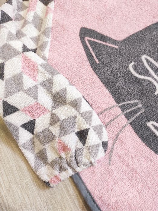 wodoodporny śliniak z  długimi rękawami / fartuszek do karmienia