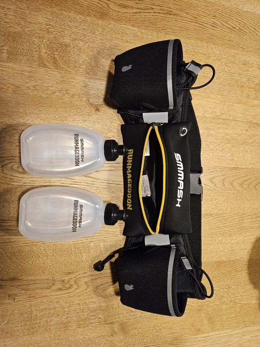 Pas biegowy z dwoma bidonami