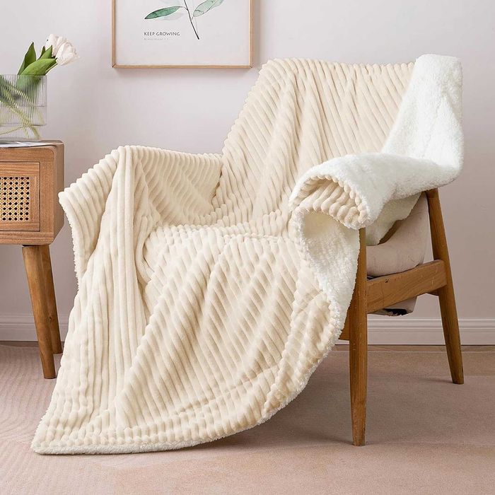 Koc dwustronny dekoracyjny polar Sherpa 130x150 - BEŻOWY BIAŁY- Miulee