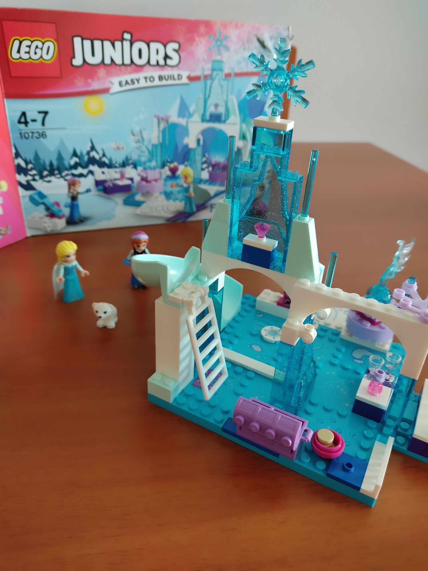 Lego juniors 10736 Frozen - O parque gelado da Anna e da Elsa