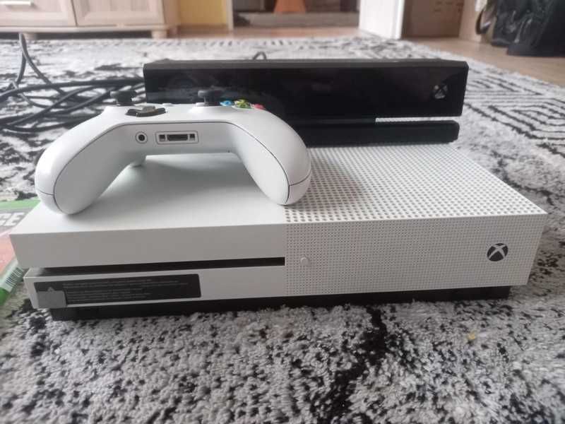 Xbox one S + kinect z adapterem i 2 grami + pad