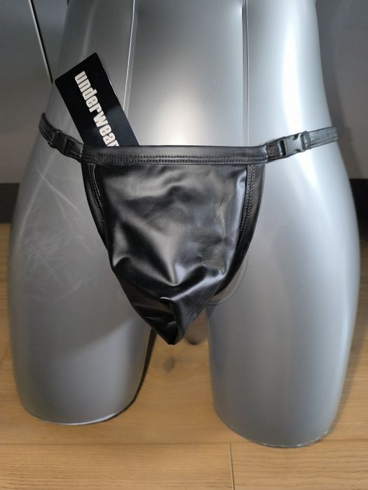 Stringi stringi push up skóra ekologiczna