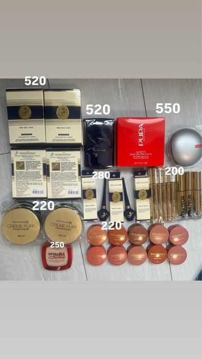 Туш, пудра, тональный крем