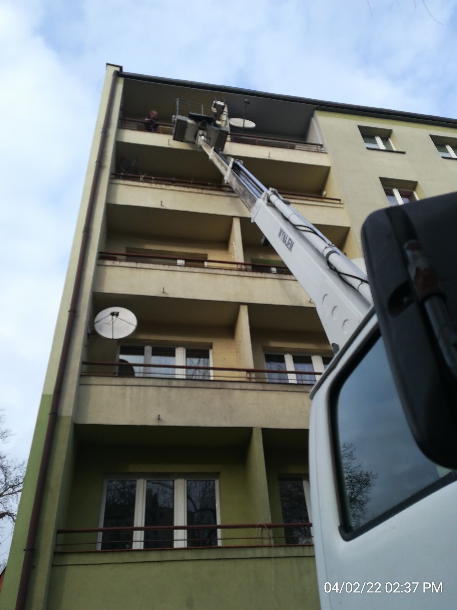 Podnośnik koszowy, zwyżka 19 metrów wynajem z operatorem.